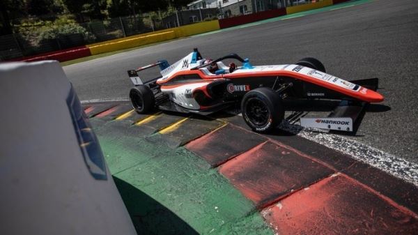 Кирилл Смаль во второй раз поднялся на подиум в испанской Формуле-40